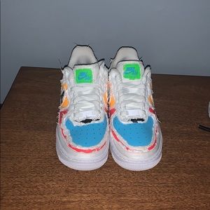 Tear away Nike Air Force 1.